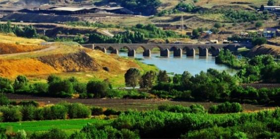 diyarbakır hevsel bahçeleri on gözlü köprü