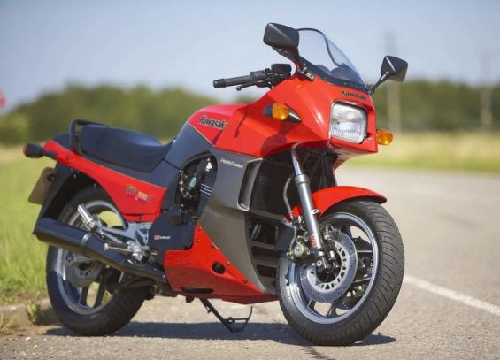 KAWASAKI-NINJA-GPZ900R-motosiklet